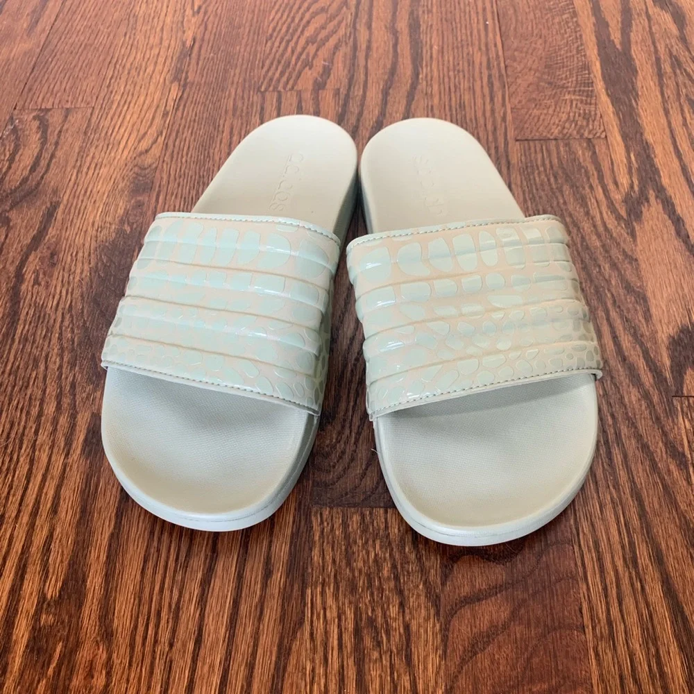 NWOT adidas Unisex-Adult Adilette Comfort Sandals Slide Sz 6M - Picture 1 of 9